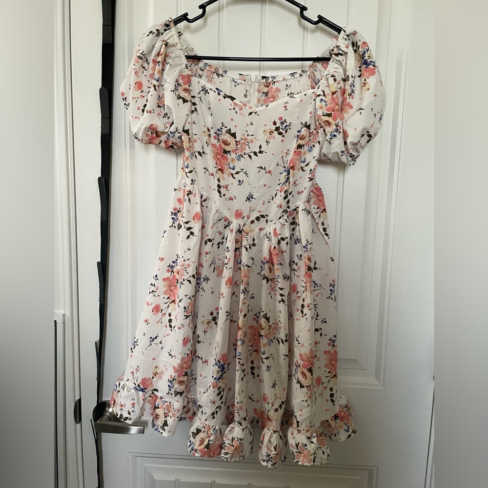 Floral flows dress. SHEIN teen 12-13y. Never worn! Brand new!